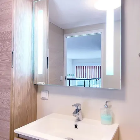 Loft Duplex Face Au Port, Grande Terrasse, Plage Pied, Parking