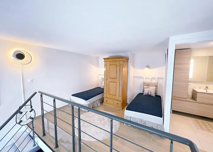 Апартаменты Loft Duplex Face Au Port, Grande Terrasse, Pied, Parking